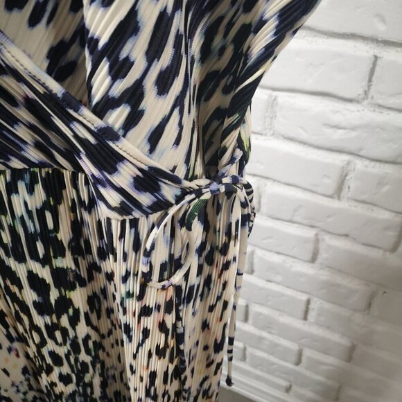 NWT H&M Ladies Size XL Multi Colored Pattern Tiny Pleats Maxi Length Dress - Picture 4 of 10